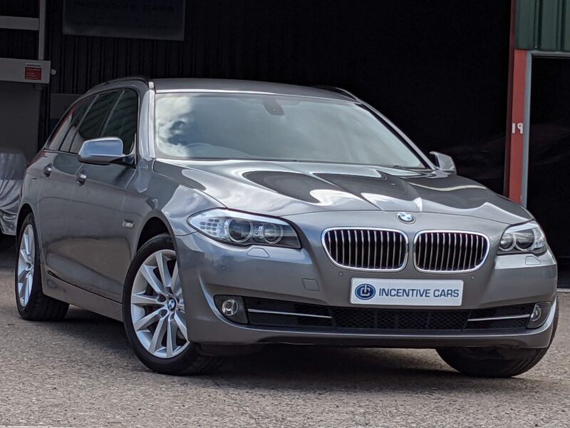 View BMW 5 SERIES 520D SE TOURING AUTOMATIC. 2 OWNERS. HIGH SPEC. FULL HISTORY. SAT NAV. HEATED LEATHER. XENON LIGHTS
