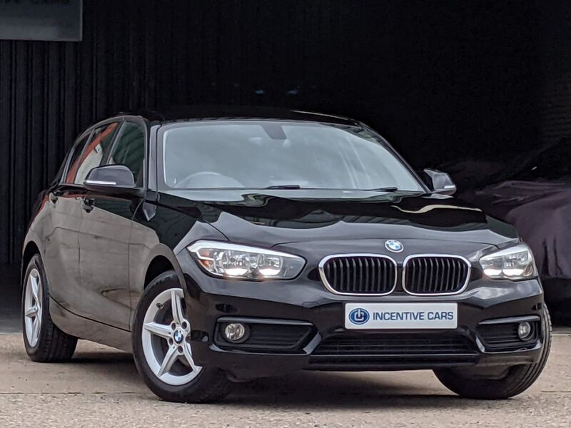 View BMW 1 SERIES 118I SE 5DR. 2 OWNERS, HEATED SEATS, SAT NAV, ELECTRIC SEATS