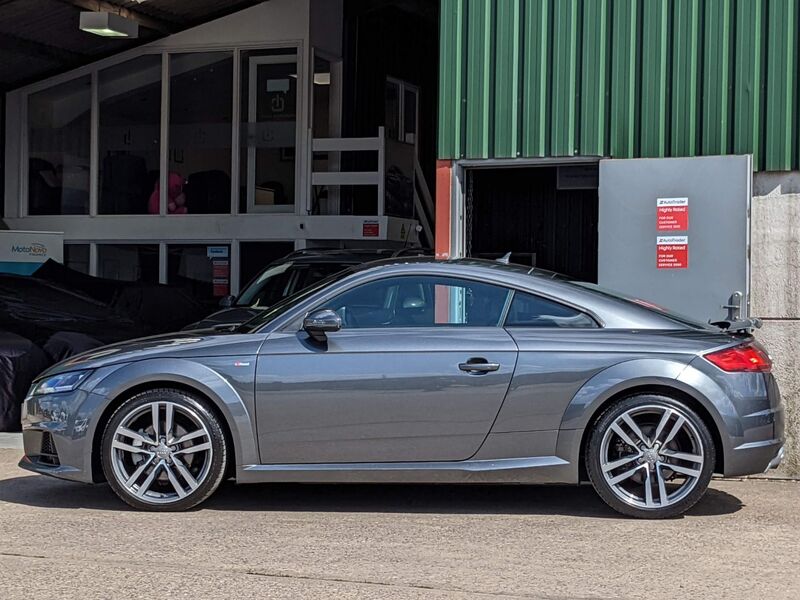 AUDI TT