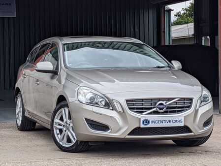 VOLVO V60 D2 SE LUX NAV AUTOMATIC 115 1.6D. 2 OWNERS. FULL SERVICE HISTORY. SAT NAV. DVD PLAYER. SUNROOF.