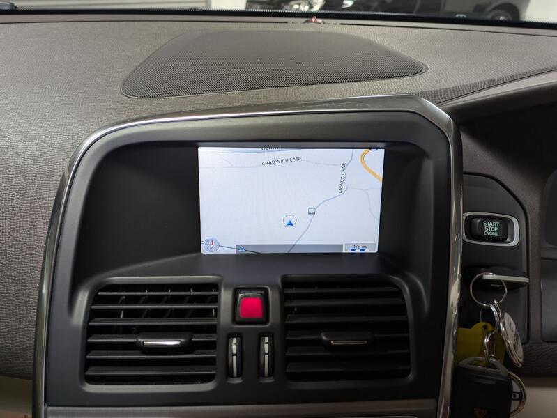 View VOLVO XC60 2.0 D4 SE Lux Nav. SAT NAV. DVD PLAYER. TIMING BELT DONE. 12 SERVICES. HEATED LEATHER. XENON LIGHTS