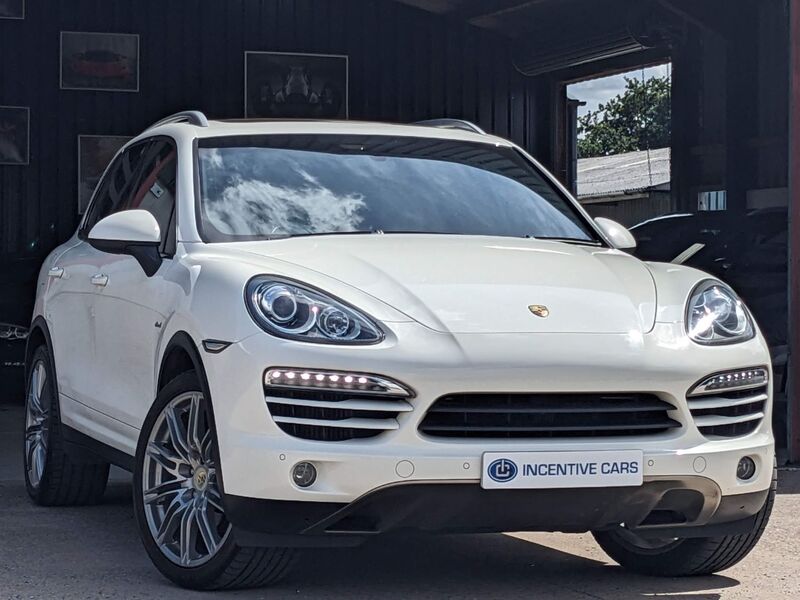 View PORSCHE CAYENNE 3.0D V6 TIPTRONIC S. HUGE SPEC. PAN ROOF. SAT NAV. PASM.