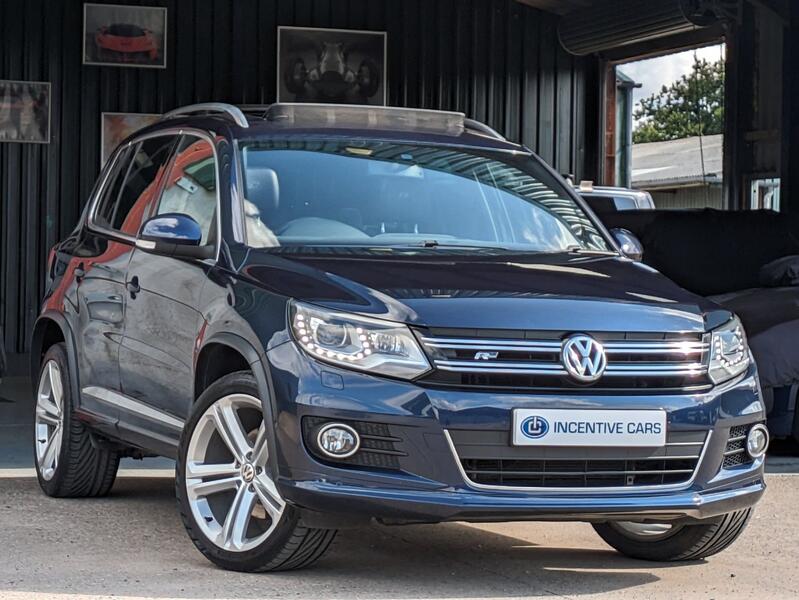 View VOLKSWAGEN TIGUAN 2.0TDI BMT R-Line 4Motion DSG Automatic. 1 OWNER. HEATED LEATHER. PAN ROOF. SAT NAV. 9 SERVICES