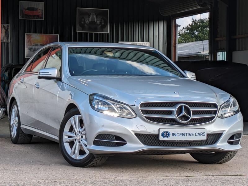 View MERCEDES-BENZ E CLASS E220 CDI SE 2.1 4DR AUTOMATIC. DVD PLAYER. SAT NAV. HEATED LEATHER SEATS. 3 OWNERS